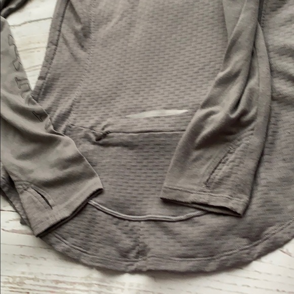 UA Heat Gear long sleeve running shirt - Picture 4 of 6